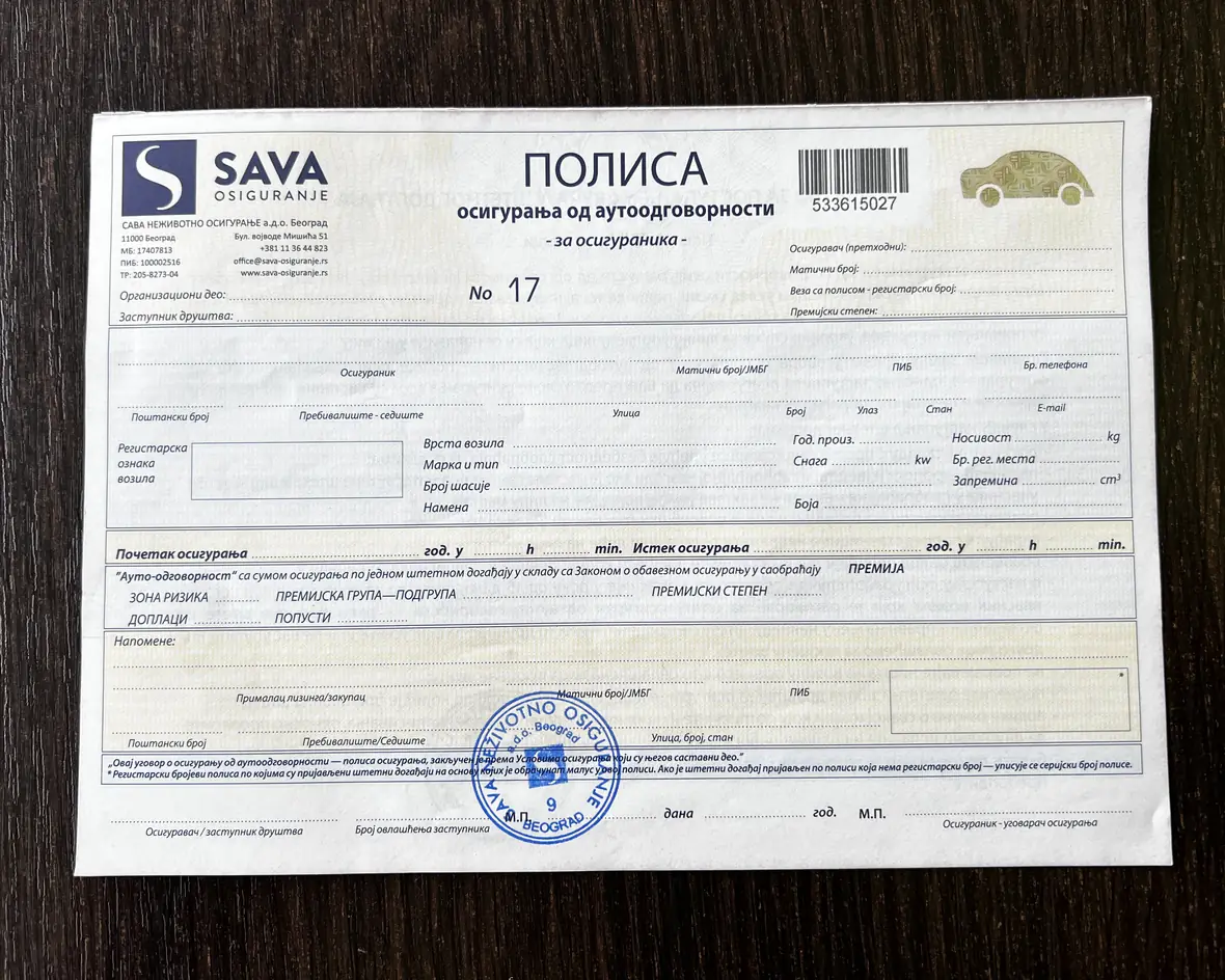 Polisa obaveznog osiguranja vozila spremna za popunjavanje u agenciji Westy